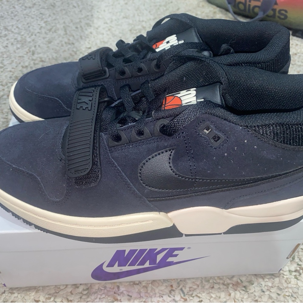 Nike Men's Black and Cream Sneakers